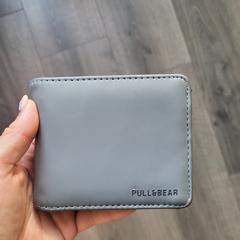 Grijze portemonnee Pull&Bear van Ibrahim T. L., gerapporteerd met iLost