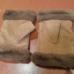 Gloves marrons, as reported by TCL using iLost