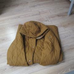 Lange vrouw jas Mosterd kleur, zgłoszono przez IKEA Heerlen przy użyciu iLost