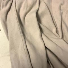 Sweater beige, segons ha informat Artis mitjançant iLost