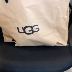 Sac Papieren tas van Ugg, a été signalé par Arriva Limburg Noord utilisant iLost