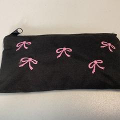 Borsa da toilette, come riportato da Breng Arnhem utilizzando iLost