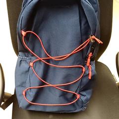 Táska Donker blauw, amint azt Qbuzz GD Groningen Peizerweg az iLost segítségével jelentette.