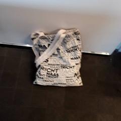 Bolsa Wit met opdruk Maastricht, segundo informou EBS Tramplein usando iLost