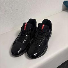 Sabata zwart, segons ha informat DoubleTree by Hilton Rotterdam Centre mitjançant iLost