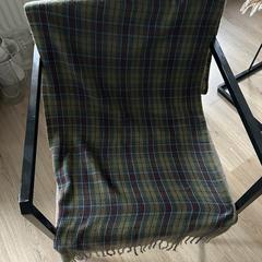 Een lange, brede shawl, een soort stola bijna がiLostに報告されました