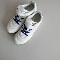 スニーカー がiLostで Twisto によって報告されました