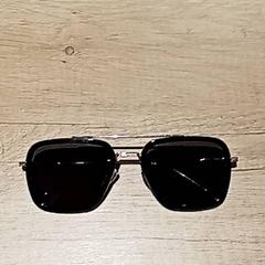 Glasögon, rapporterat av Regio Antwerpen - Brussel med iLost