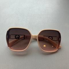 نظارات شمسية Wit,، كما تم الإبلاغ عنه بواسطة Madurodam عبر iLost