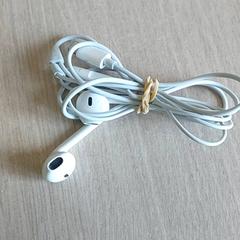 Produktu elektronikoak - Oortjes met draad, gisa salatu by Regio Limburg - Leuven iLost erabiliz