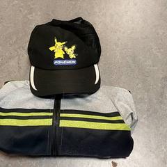 Kleding  - Trainingsvestje en baseballpet, jak nahlášeno Centraal magazijn pomocí iLost