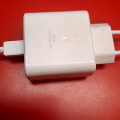 Caricabatterie, come riportato da UvA REC utilizzando iLost