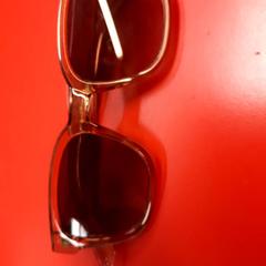 Napszemüveg, amint azt UvA REC az iLost segítségével jelentette.