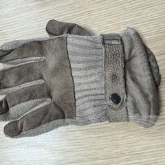 Handschoen links, jak nahlášeno Diakonessenhuis Utrecht pomocí iLost