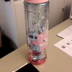 Vizesüveg, amint azt IKEA Breda az iLost segítségével jelentette.