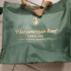 Poltsa Jutten draagtas, gisa salatu by Regio Antwerpen - Brussel iLost erabiliz