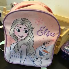 Hátizsák, amint azt Qbuzz U-OV az iLost segítségével jelentette.