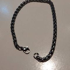 팔찌 Zilver, iLost를 사용하여 Campus Den Haag에 보고됨