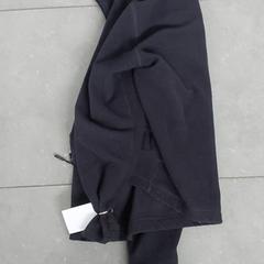 Kleding - jas Donkerblauw, amint azt Centraal magazijn az iLost segítségével jelentette.
