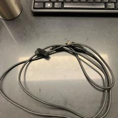 Micro-usb to usb cable black, as reported by TU/e - Receptie Vertigo using iLost