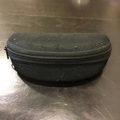 علبة نظارات مع نظارات، كما تم الإبلاغ عنه بواسطة Qbuzz U-OV عبر iLost