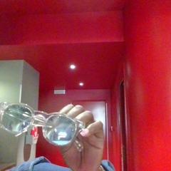 Eyeglasses, amint azt MEININGER Hotel Roma Termini az iLost segítségével jelentette.