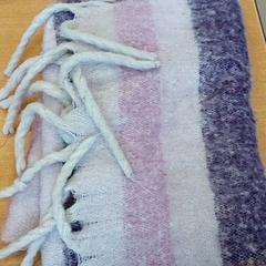 Kleding - Sjaal gestreept, a été signalé par Centraal magazijn utilisant iLost