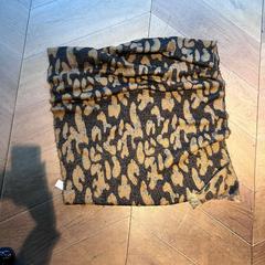 스카프 sjaal, iLost를 사용하여 Hotel Apeldoorn에 보고됨