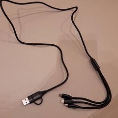 Adapter Zwart, som rapportert av Van der Valk Hotel Schiphol ved bruk av iLost