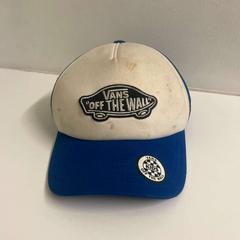 Cap wit en blauw, as reported by Avonturenpark Hellendoorn using iLost