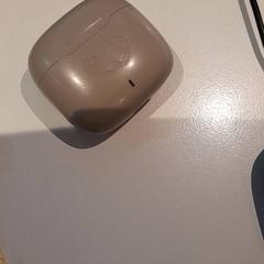 Fülhallgató & Bluetooth szabványú fejhallgató Beige Fresh n rebel, amint azt Campus Den Haag az iLost segítségével jelentette.