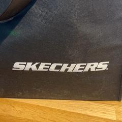 Purchase skechers, iLost를 사용하여 Designer Outlet Roermond에 보고됨