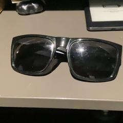 نظارات شمسية Black، كما تم الإبلاغ عنه بواسطة MEININGER Hotel Amsterdam City West عبر iLost