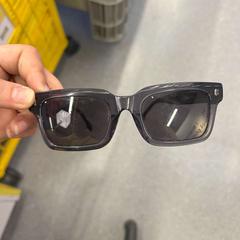 Gafas de sol Monture transparente noir, ha sido reportado por IKEA Marseille La Valentine con iLost