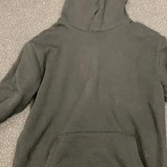 Suéter Zwarte hoodie, ha sido reportado por Pathé Eindhoven con iLost