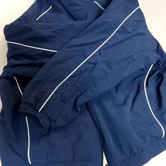 Vestiario - Jas blauw/wit, come riportato da Regio Oost-Vlaanderen utilizzando iLost