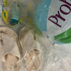 Labdarúgó labda, Papucs & Úszószemüveg, amint azt Silver Sands Beach az iLost segítségével jelentette.