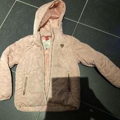 Roze jas maat 122/128، كما تم الإبلاغ عنه عبر iLost