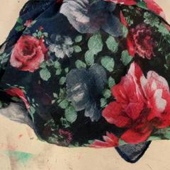 Châle Blauw met gekleurde bloemen, a été signalé par Artis utilisant iLost