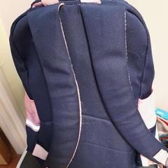 Sac bleu marine rose, a été signalé par TCL utilisant iLost