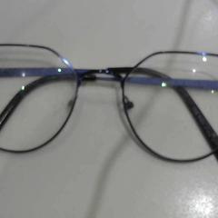 Óculos, como reportado por Relais Azalys utilizando o iLost