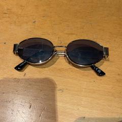 Gafas de sol, ha sido reportado por Pathé Ede con iLost