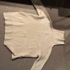 セーター WHITE がiLostで Room Mate Bruno によって報告されました