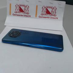 Telèfon mòbil blauw poco, segons ha informat Gemeente Utrecht mitjançant iLost