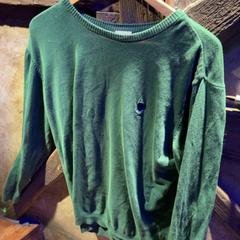 Blúzka Green, ako bolo nahlásené Club Nyx/Exit Café pomocou iLost