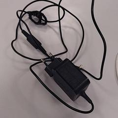 Caricabatterie per laptop, come riportato da Vrije Universiteit Amsterdam utilizzando iLost