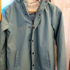 Płaszcz przeciwdeszczowy Blauw/groen, zgłoszono przez DierenPark Amersfoort przy użyciu iLost