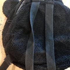 Mochila infantil zwart, met oortjes, ha sido reportado por IKEA Wilrijk con iLost