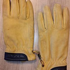 Gloves, as reported by Qbuzz DMG using iLost
