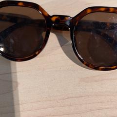 Sonnenbrille, gemeldet von Pathé Tilburg Stappegoor über iLost
